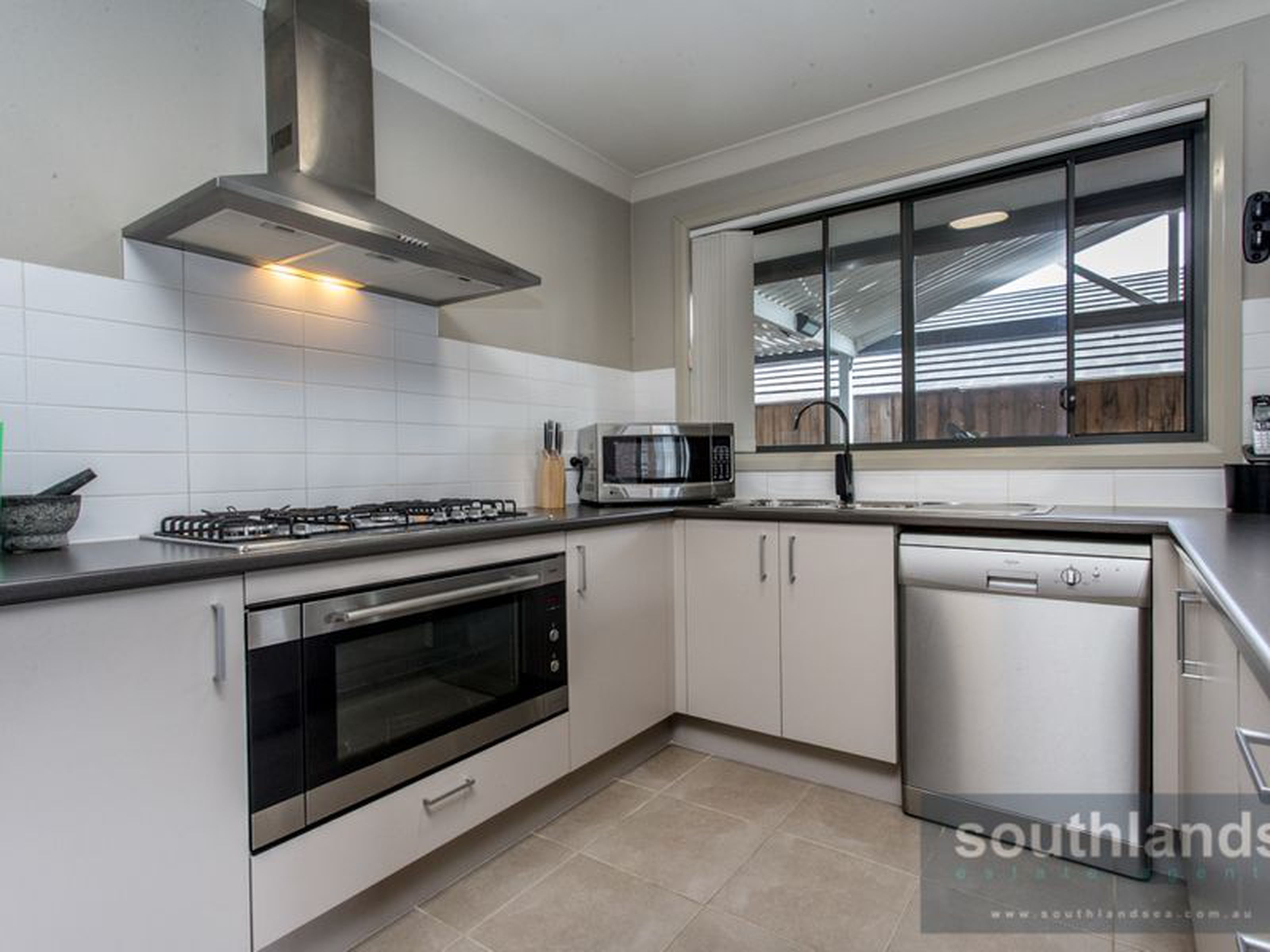 8 Coachwood Drive, CLAREMONT MEADOWS