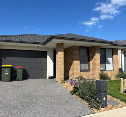 40 OCTAGONAL STREET, Cranbourne East