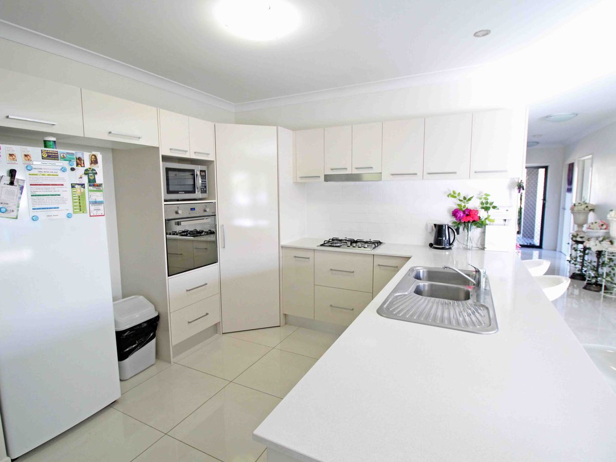 7 Robertson Close, Atherton