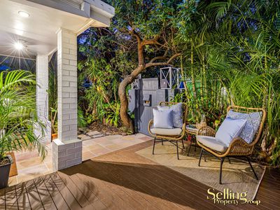 16B Oak Avenue , Surfers Paradise