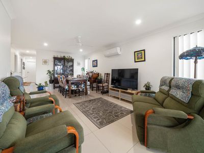 2/17 McInnes Crescent, Glenvale