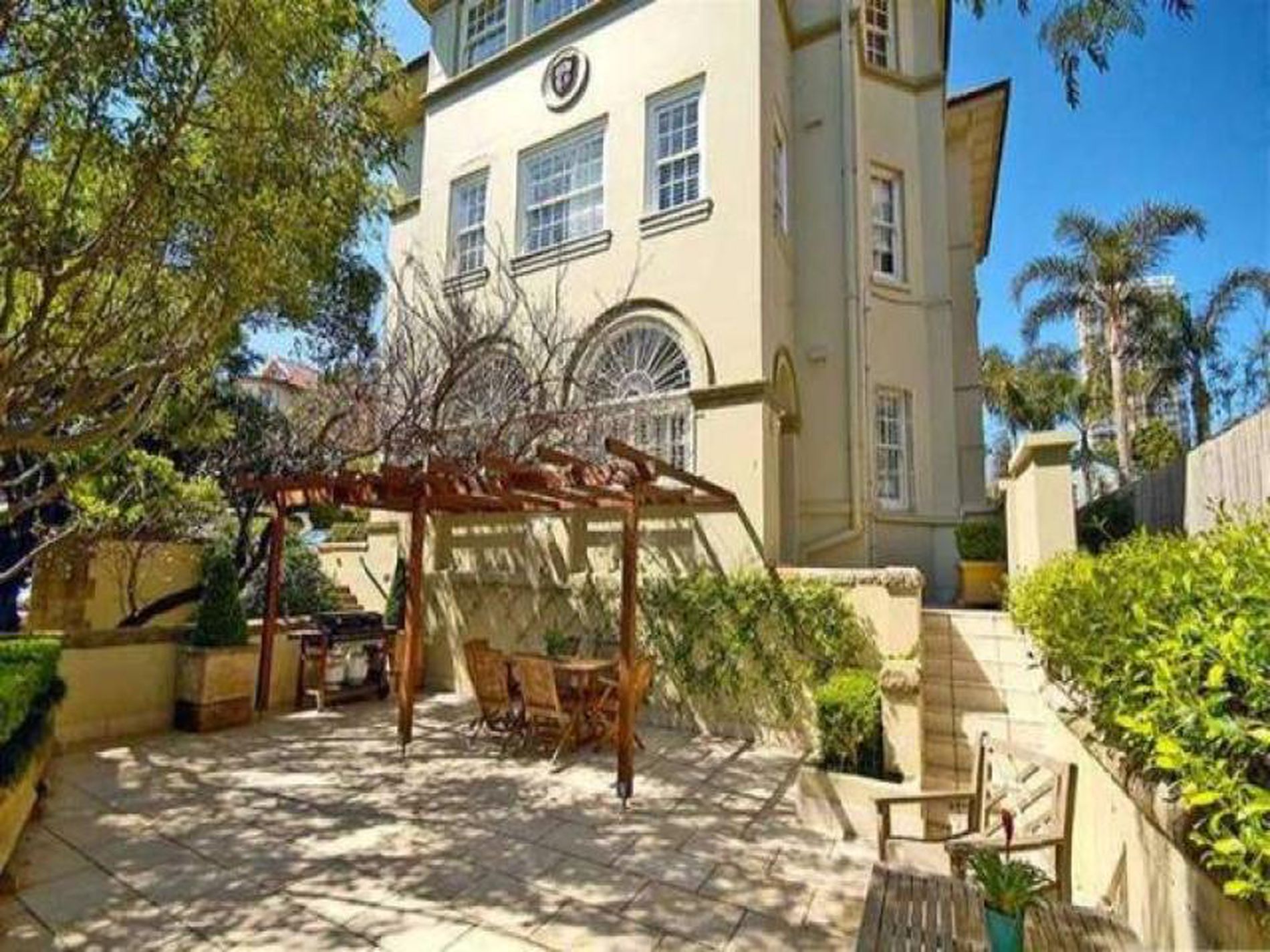 1 / 14A Darling Point Road, Darling Point