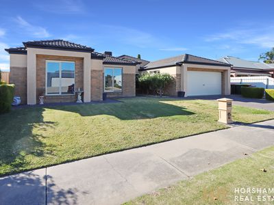 16 Burnett Street, Horsham