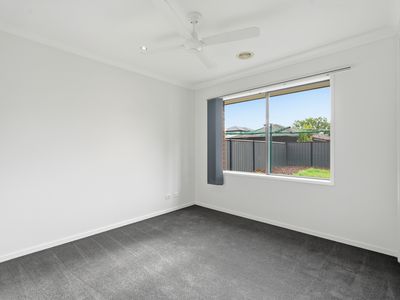5 Niland Crescent, Point Cook