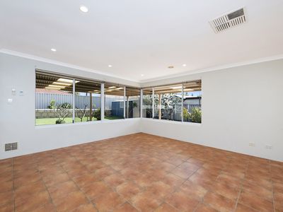 25 Sainte Maxime Avenue, Port Kennedy