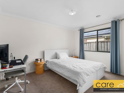 26 Verdant Avenue, Officer