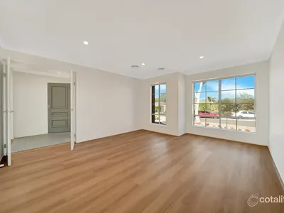 8 Manifera Close, Manor Lakes