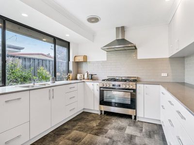 27 Clovelly Way, Warnbro