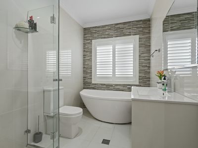 24 Eber Avenue, Elizabeth Hills