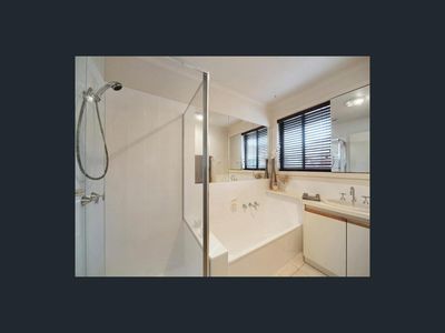 1 / 10 Willow Glen Court, Dingley Village