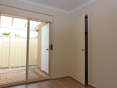 2/16 Kensington Avenue, Dianella