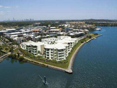 5 / 1 Moores Crescent, Varsity Lakes