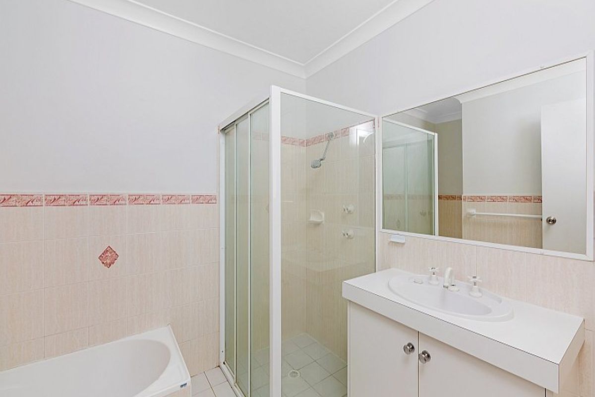 2 / 8 Russell Street, East Gosford