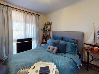 2 Zwar Place, Florey