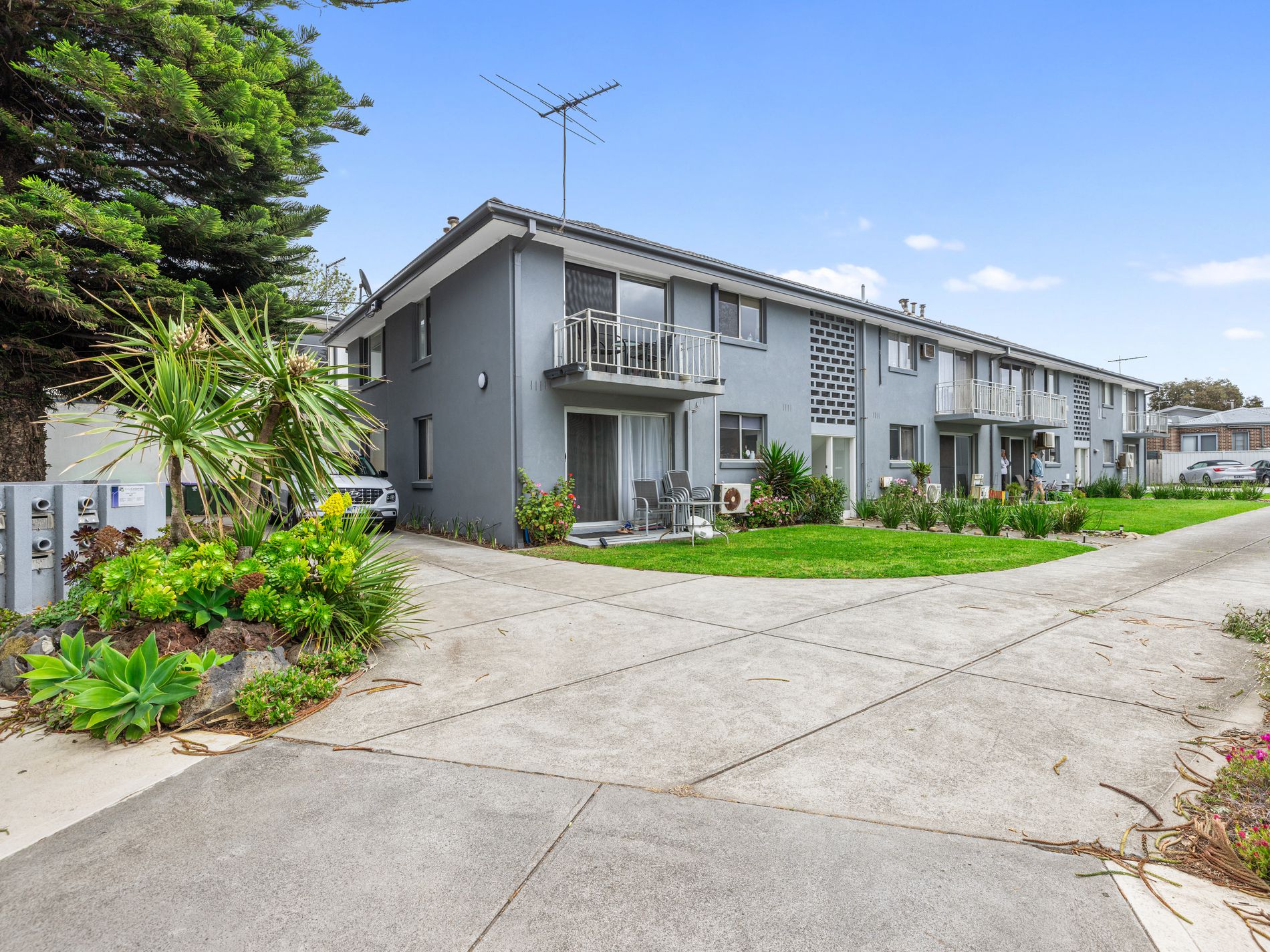 2/261 Esplanade, Altona