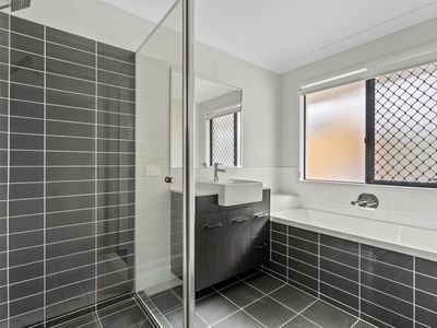 1 / 1 Gledson Street, North Booval
