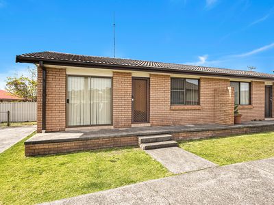 2 / 1 Gipps Crescent, Barrack Heights