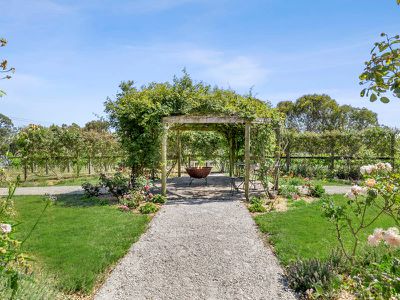 254 Newtons Lane, Trentham