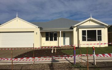 5 Burgess Avenue, Officer