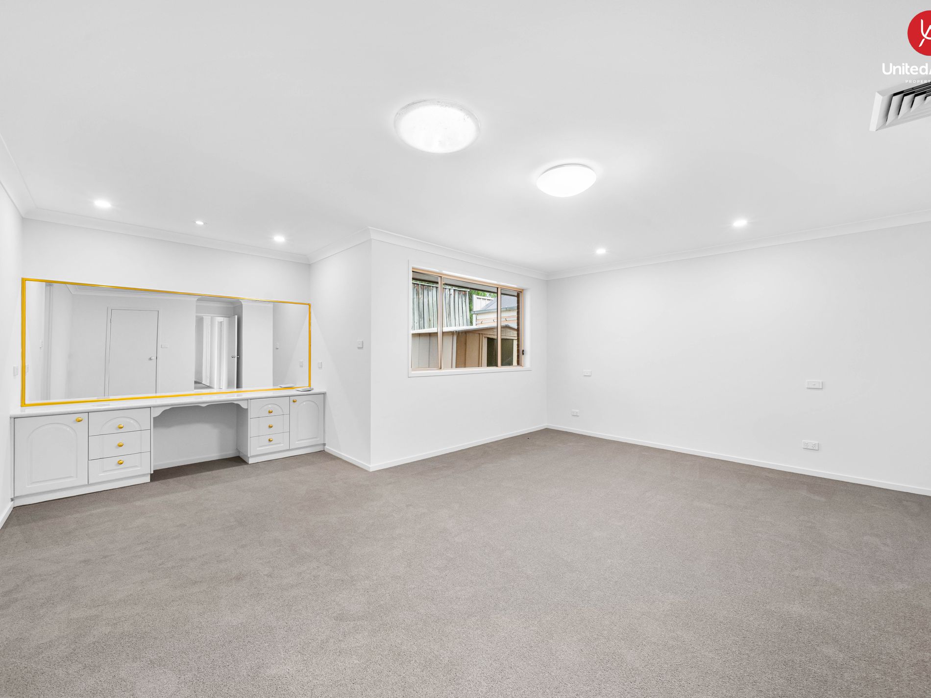 85 EDINBURGH CIRCUIT, Cecil Hills