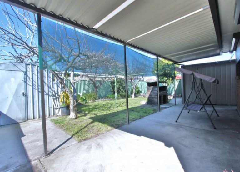 39 Murchison Crescent, Clayton South