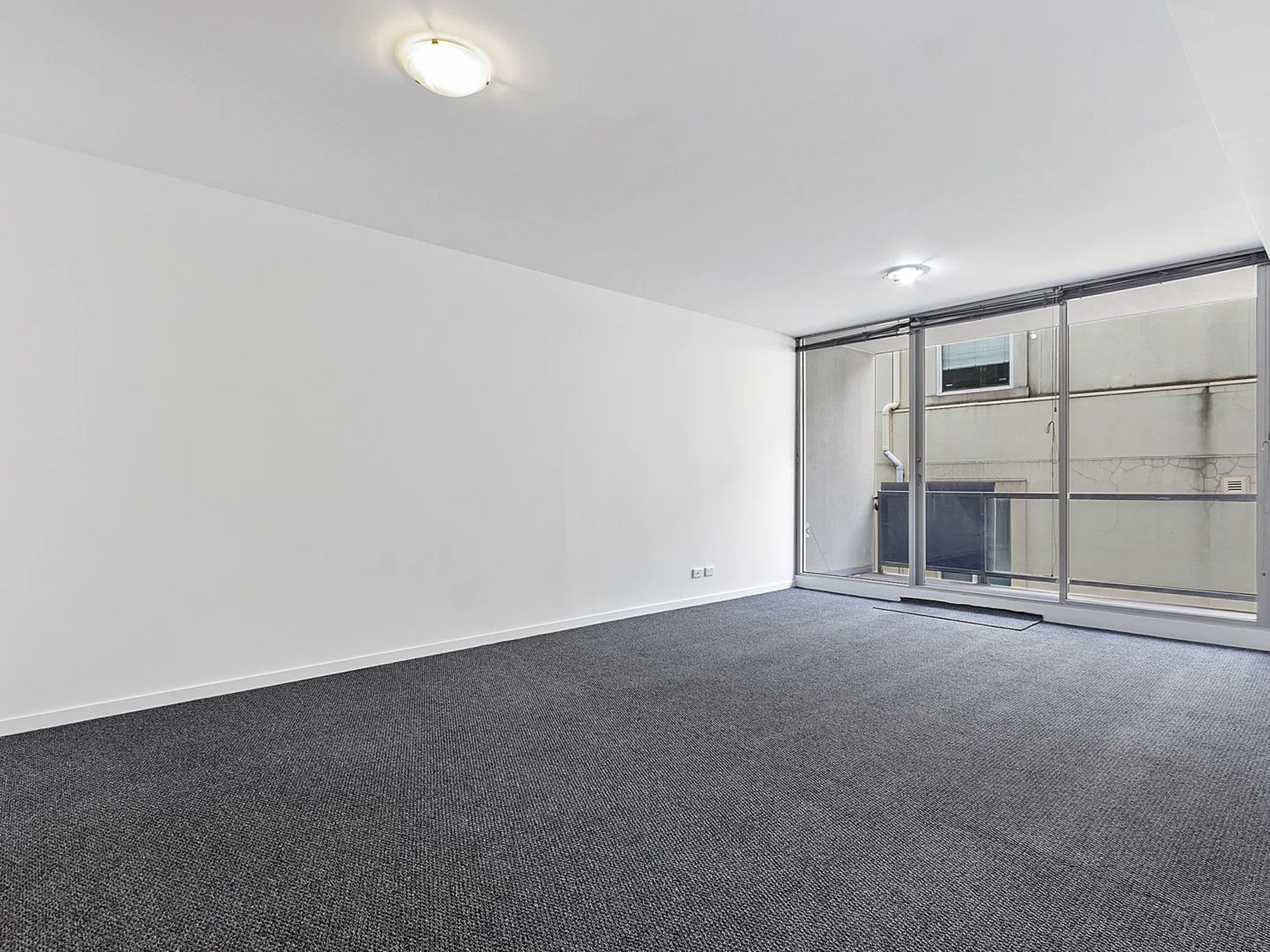 15 / 100 Queensberry Street, Carlton