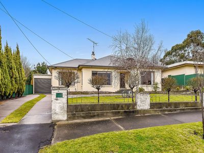 84 Lake Terrace East, Mount Gambier