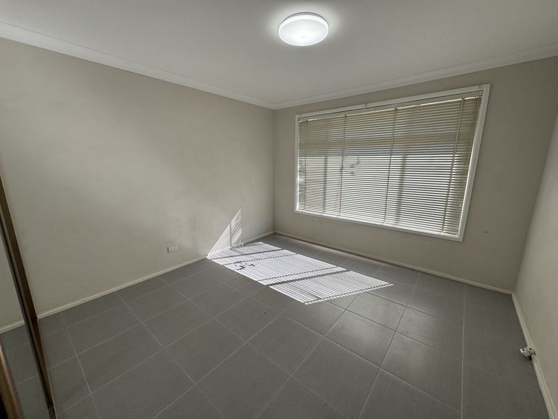 11 Dredge Avenue, Moorebank