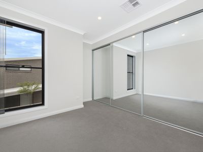 10 / 29 Mile End Road, Rouse Hill