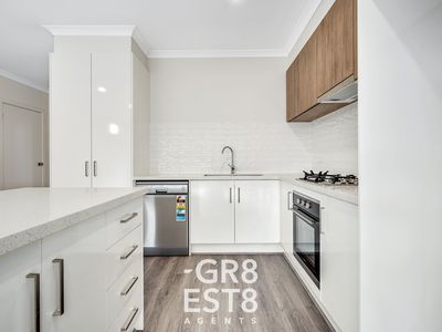 2 / 18 Bayview Rd, Officer