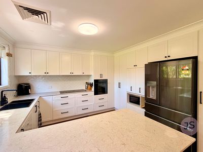 5 Jenny Close, Elermore Vale