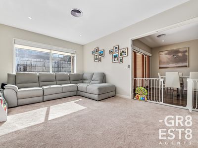 4 Harper Crescent, Cranbourne West