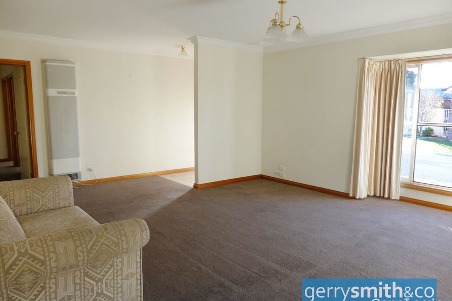 13 Hopkins Drive, Horsham