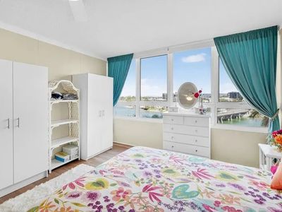 4E / 2 RIVERVIEW PARADE, Surfers Paradise