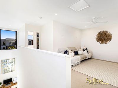 7 Marina Court, Hope Island