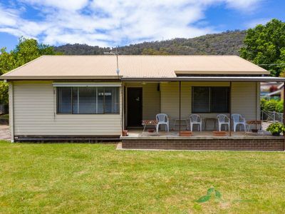 36 Lakeside Avenue, Mount Beauty