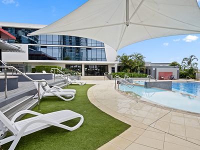 1271 / 56 Scarborough Street, Southport