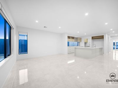 10 Sandalwood Crescent, Clyde North