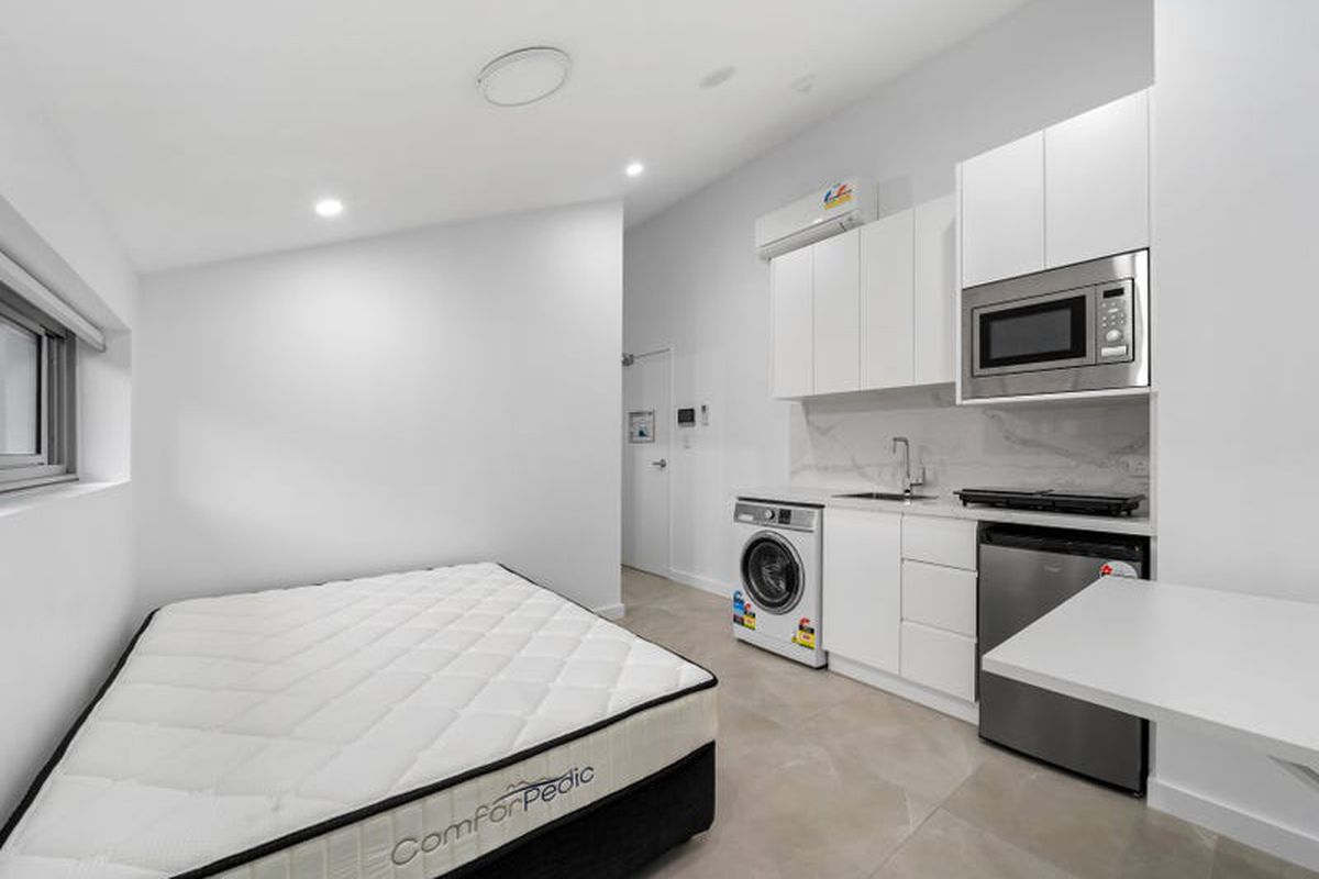 44 Henley Road, Homebush West