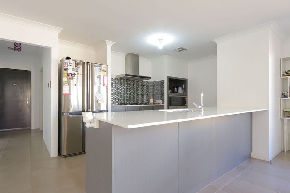 18 Baroness Road , Baldivis