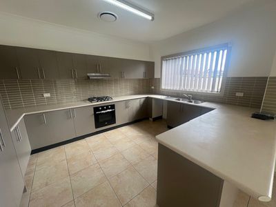 85A Falcon Circuit, Green Valley