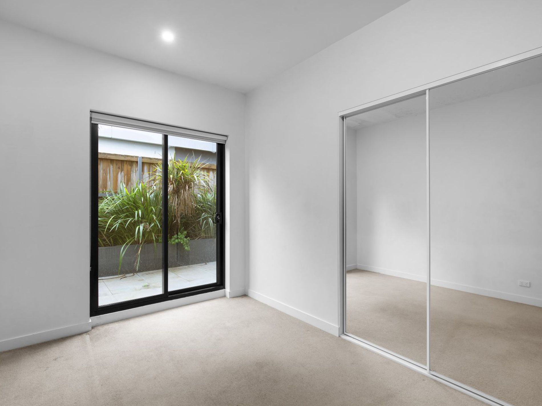 5 / 405 Neerim Road, Carnegie