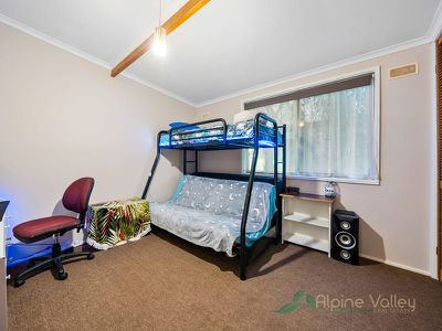 5 Coolumbooka Avenue, Tawonga South