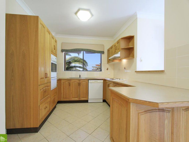 2 / 4 Gipps Road, North Wollongong
