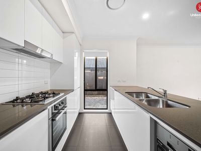 11 Duncombe Avenue, Gledswood Hills