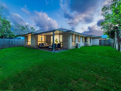 12 Cliff Close, Wakerley