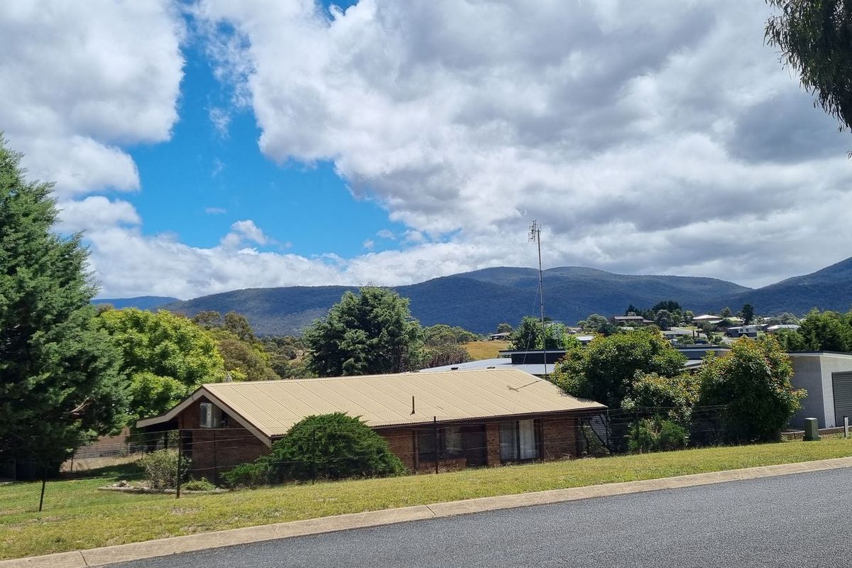 26 Magnolia Avenue, Kalkite