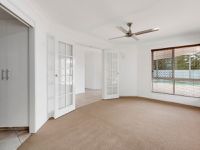 6 Santa Cruz Boulevard, Clear Island Waters