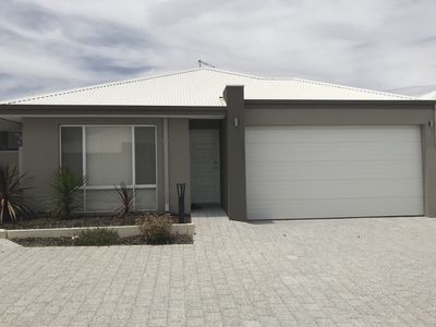 8/12 Willespie Drive, Pearsall