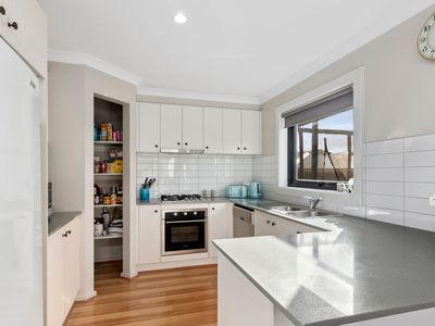 5 Volterra Way, Leopold
